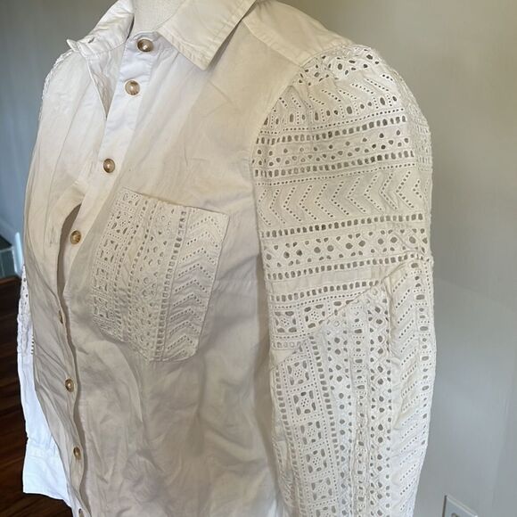 Anthropologie white eyelet sleeve button down shirt. Size 0 - Picture 2 of 3